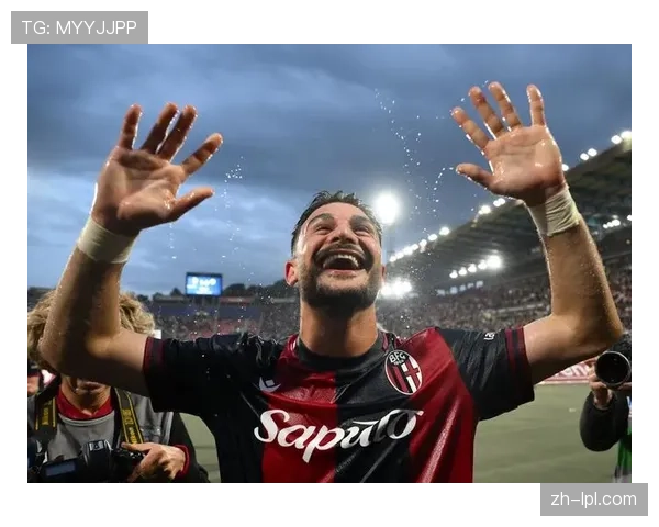 告别时刻：博洛尼亚主场赛后为即将退役的奥尔索利尼举办简短仪式